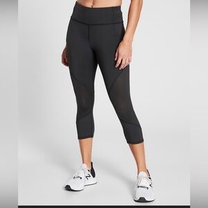 Athleta Black Mesh Contender Capri Leggings Size S